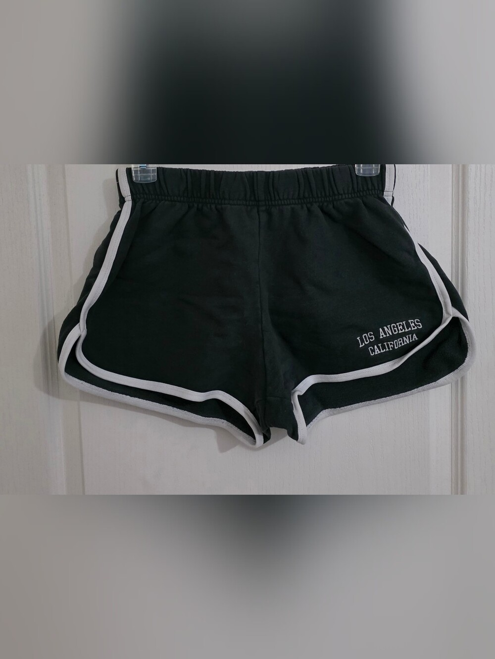 BRANDY MELVILLE - GREEN SHORTS